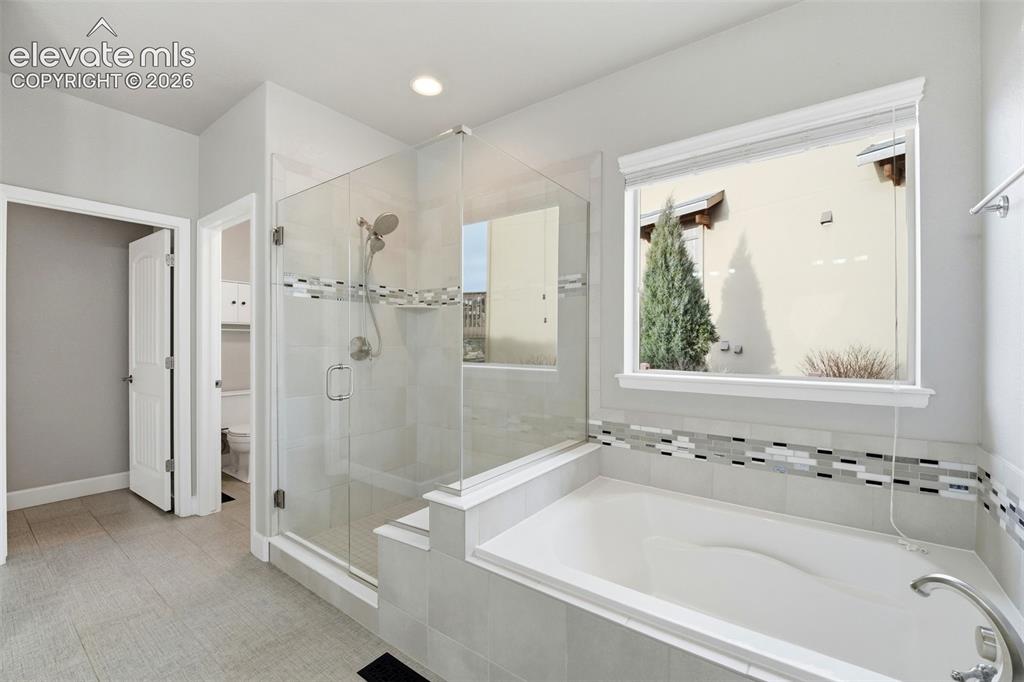 Image 18 of 41: Bathroom