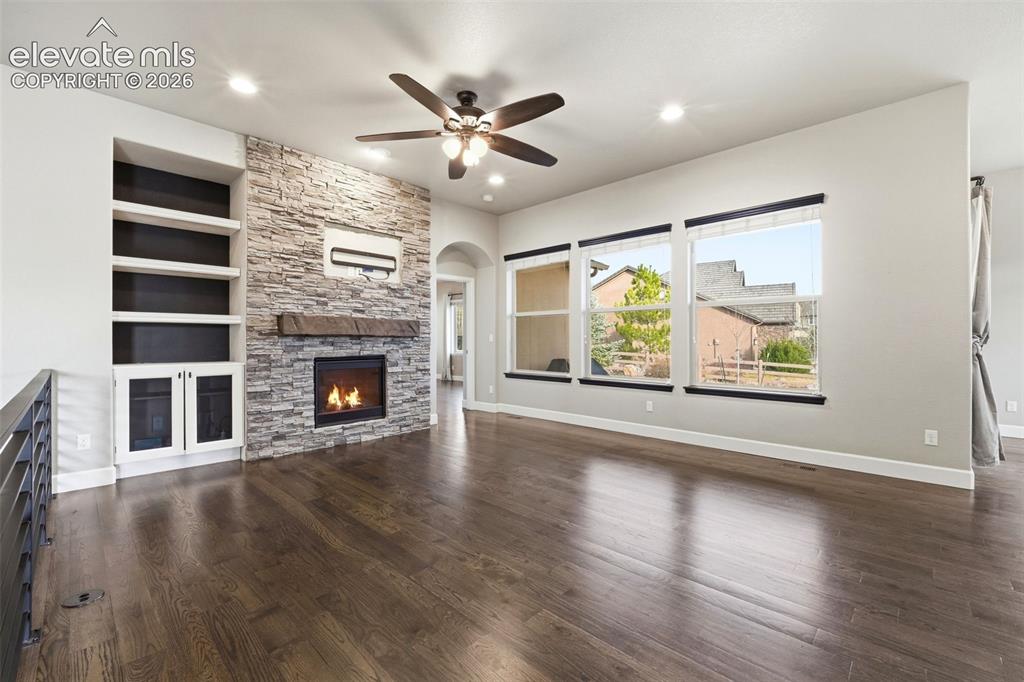 Image 8 of 41: Living Room