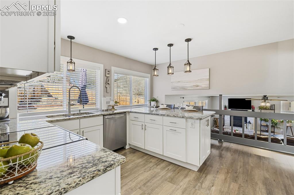 Image 13 of 45: Kitchen