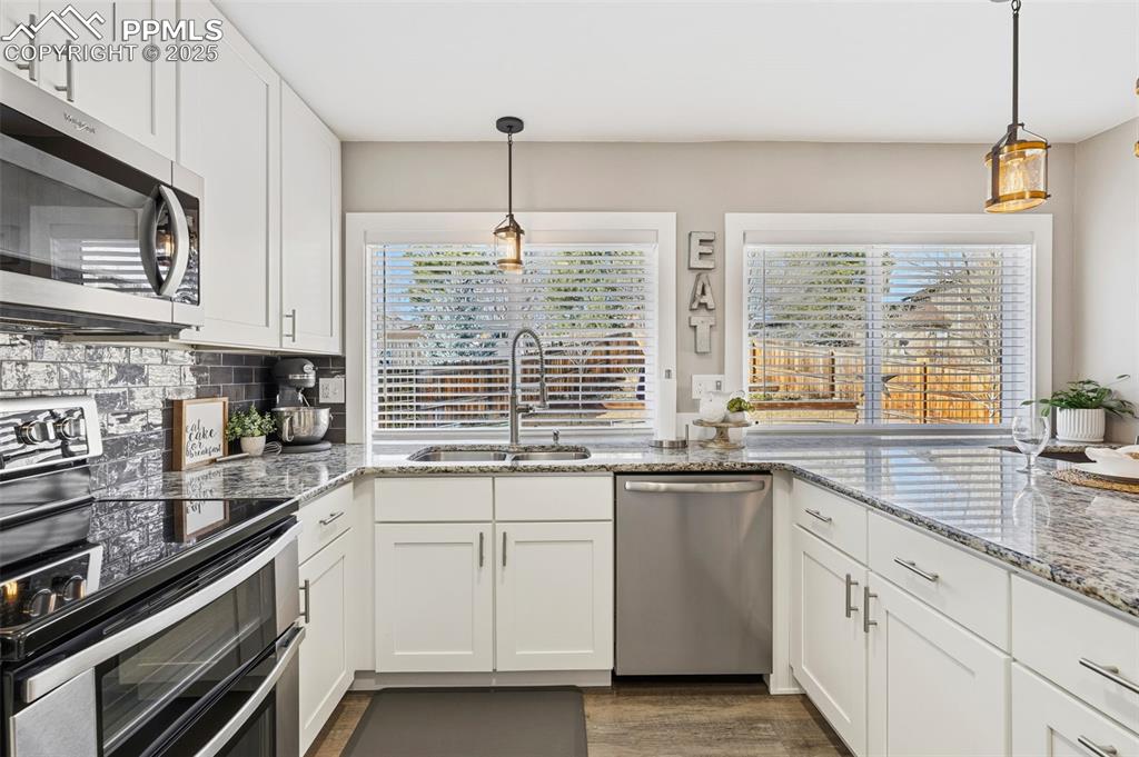 Image 14 of 45: Kitchen