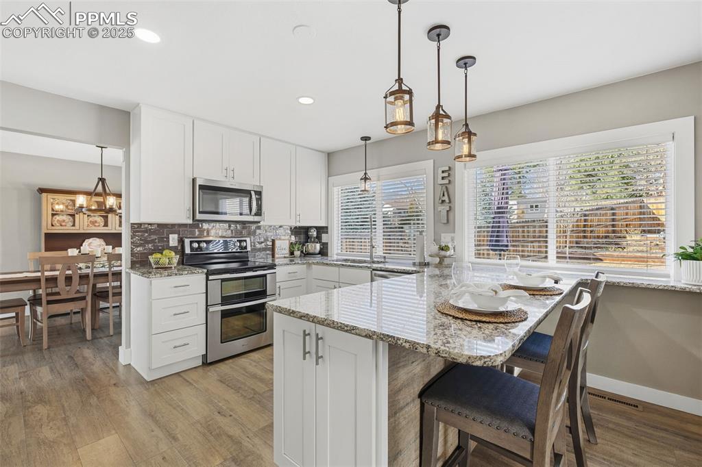 Image 16 of 45: Kitchen