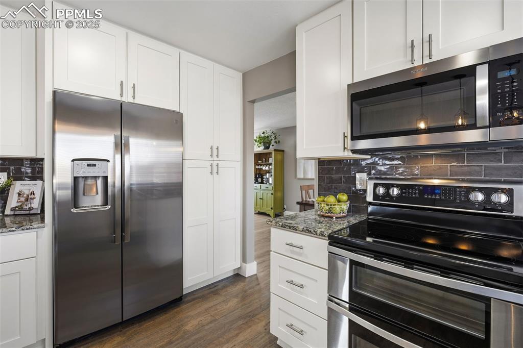 Image 17 of 45: Kitchen