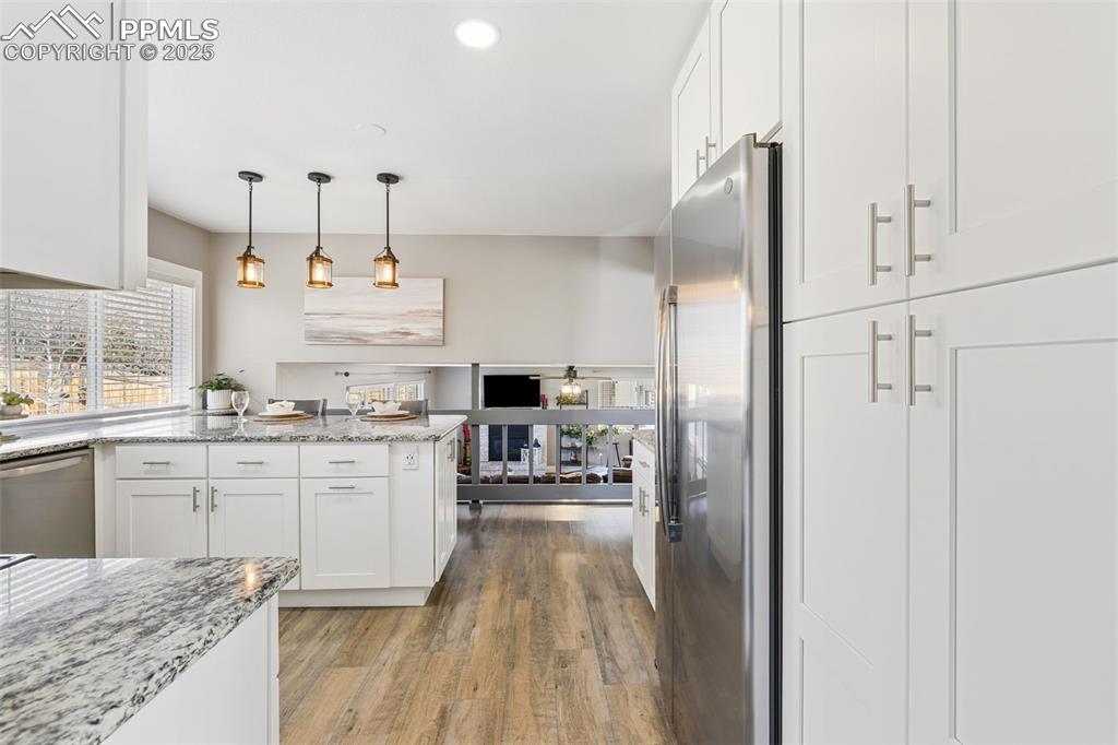 Image 18 of 45: Kitchen