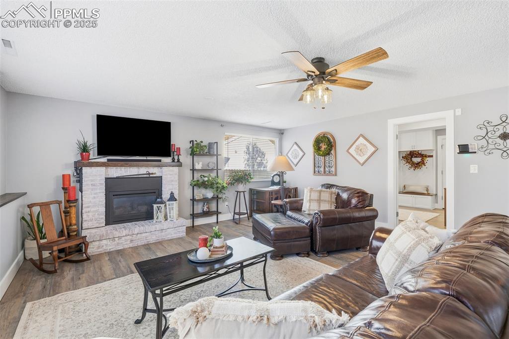 Image 21 of 45: Family Room