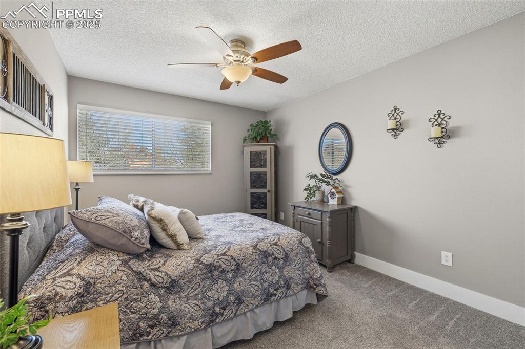 Image 33 of 45: Bedroom