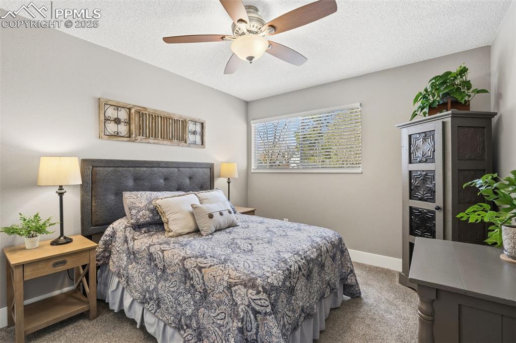 Image 34 of 45: Bedroom