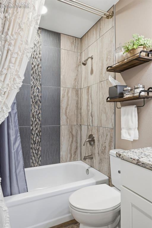 Image 36 of 45: Bathroom