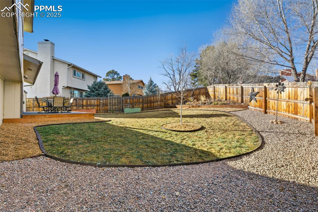 Image 41 of 45: Yard