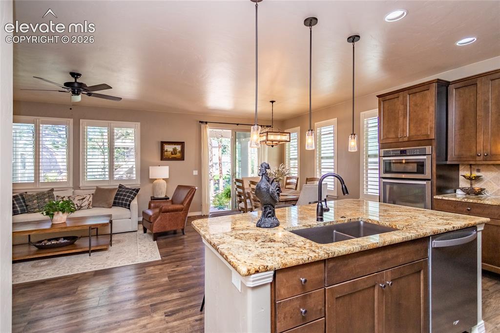 Image 10 of 33: Kitchen
