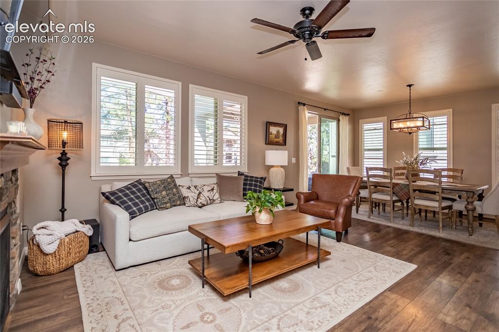Image 13 of 33: Living Room