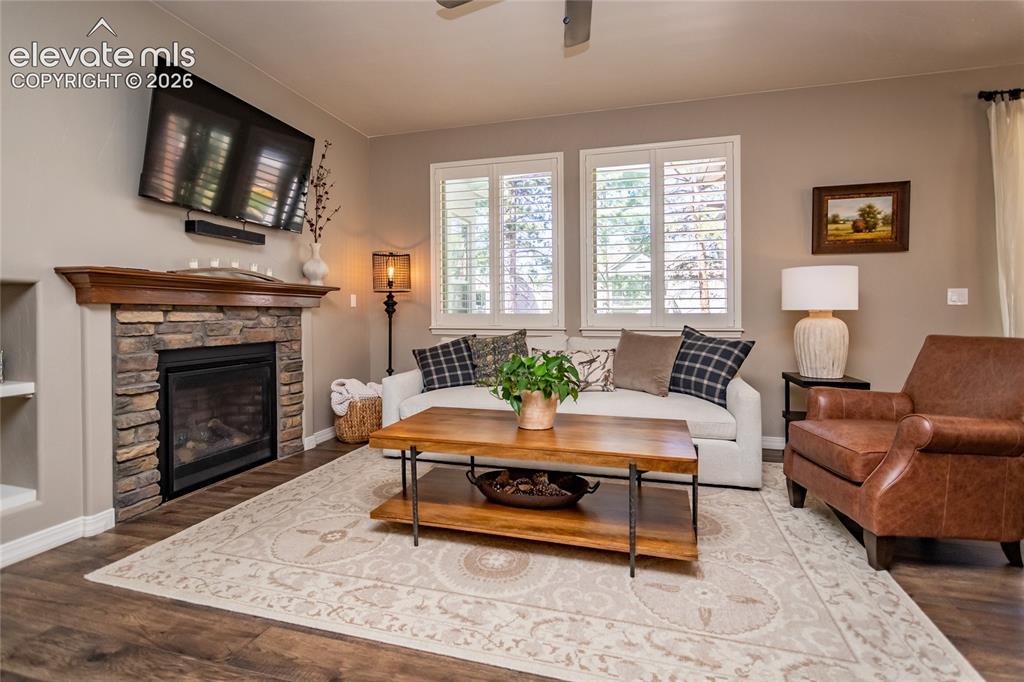 Image 14 of 33: Living Room
