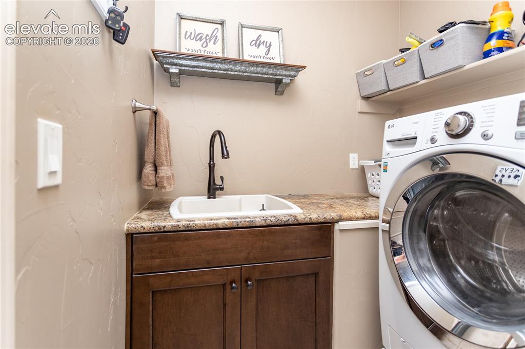 Image 18 of 33: Laundry
