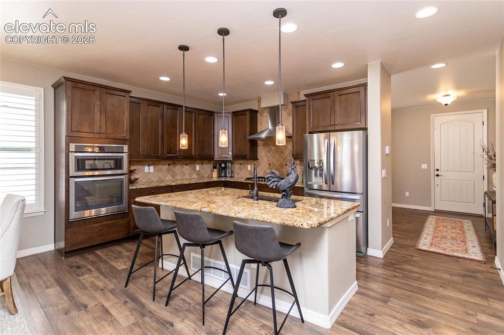 Image 6 of 33: Kitchen