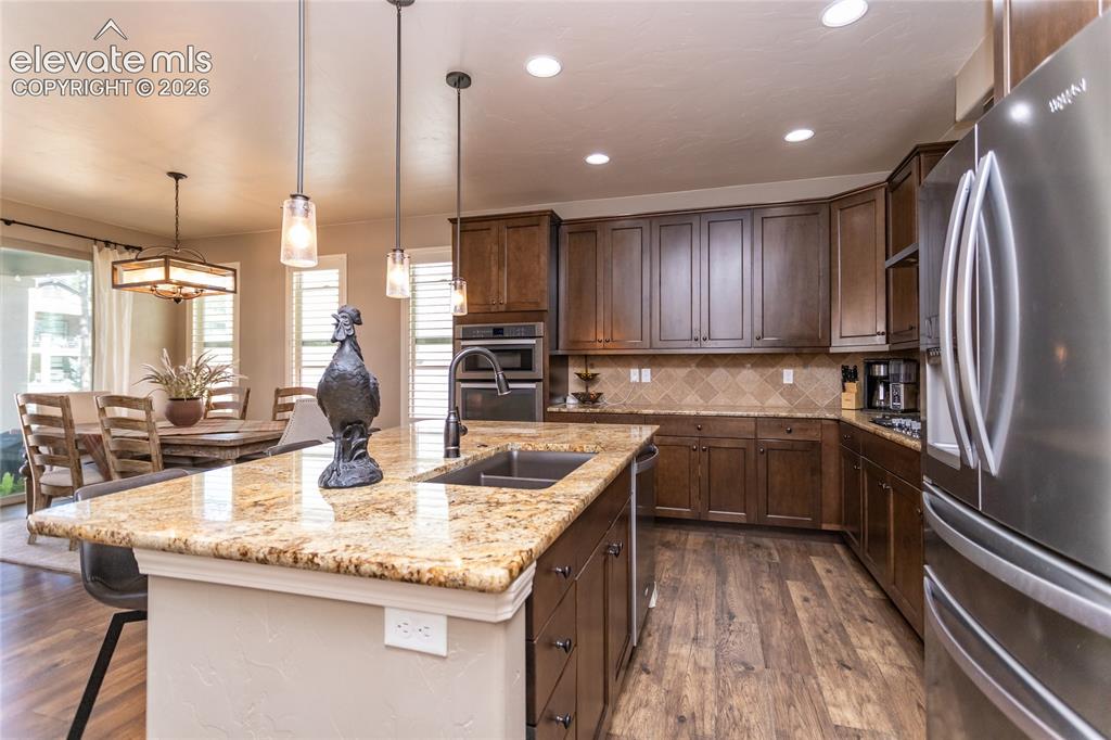 Image 8 of 33: Kitchen