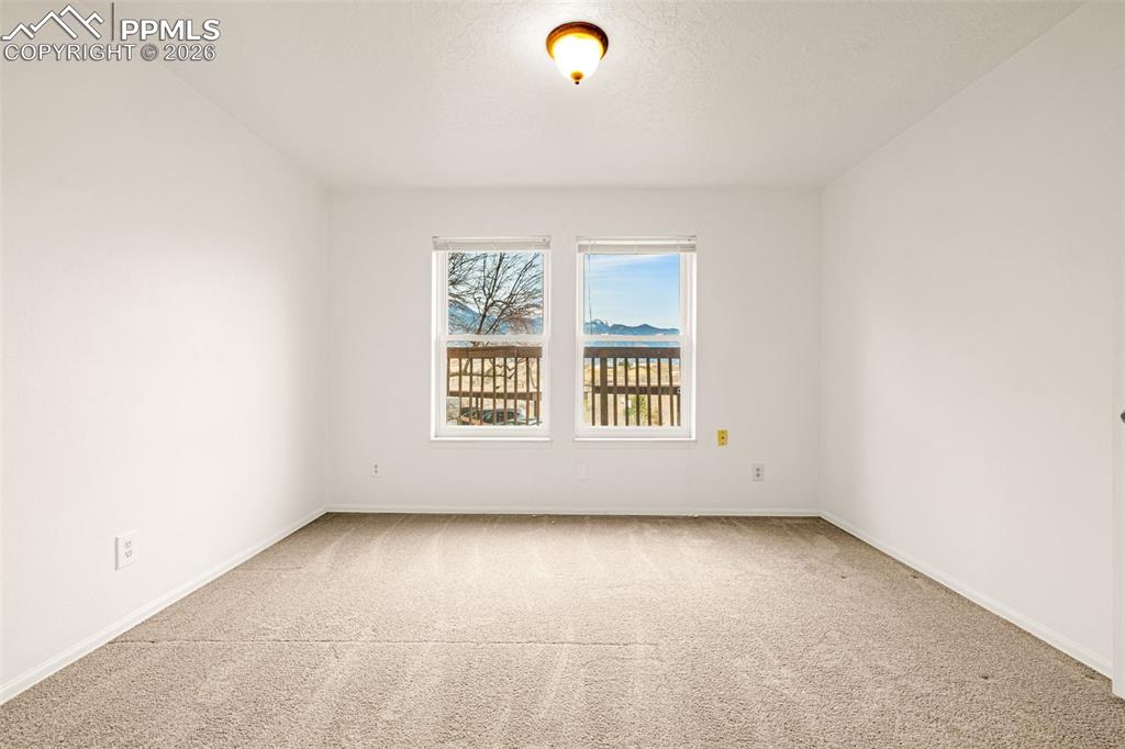 Image 14 of 19: Master Bedroom