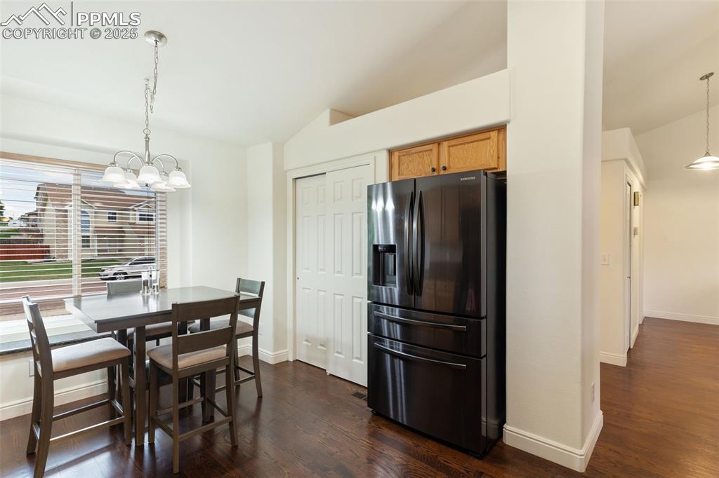 Image 10 of 33: Eat in kitchen area