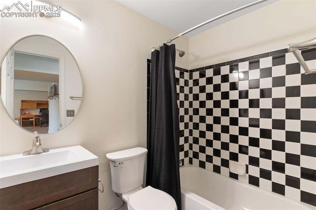 Image 24 of 33: Basement full bathroom