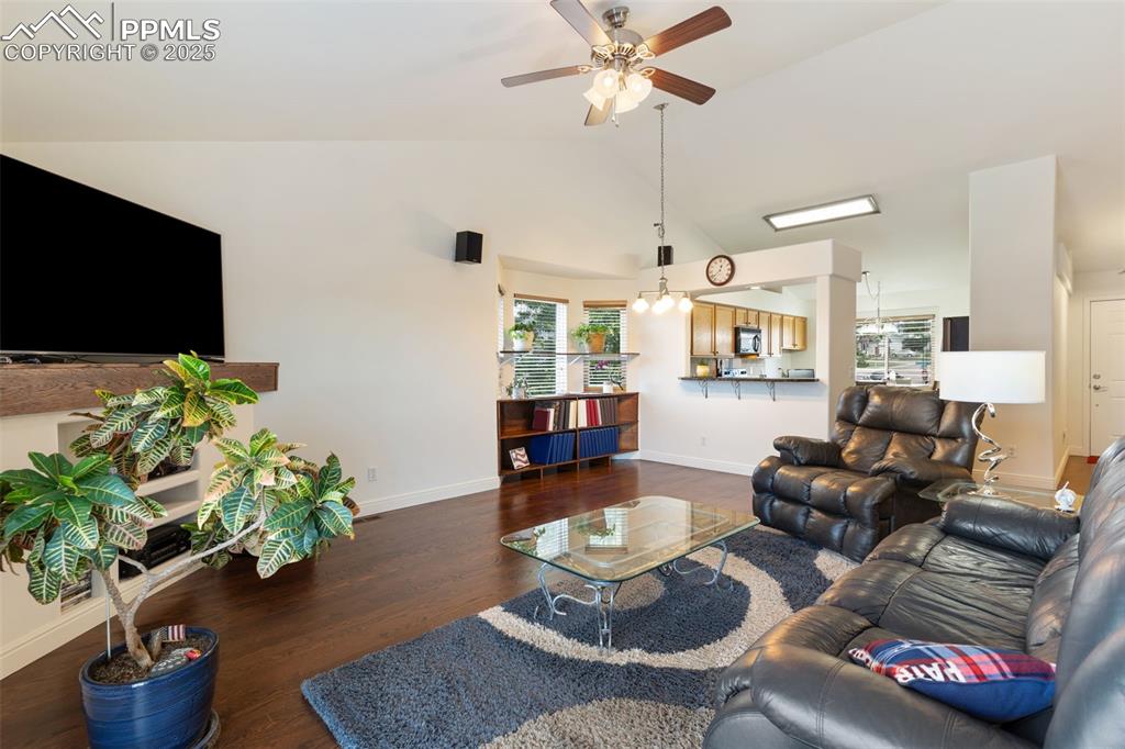Image 6 of 33: AC, ceiling fan, bay window (the built in bookcase has been removed - see p