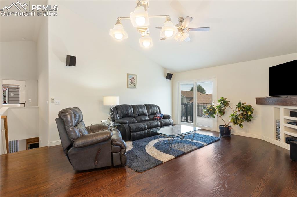 Image 7 of 33: Living Room