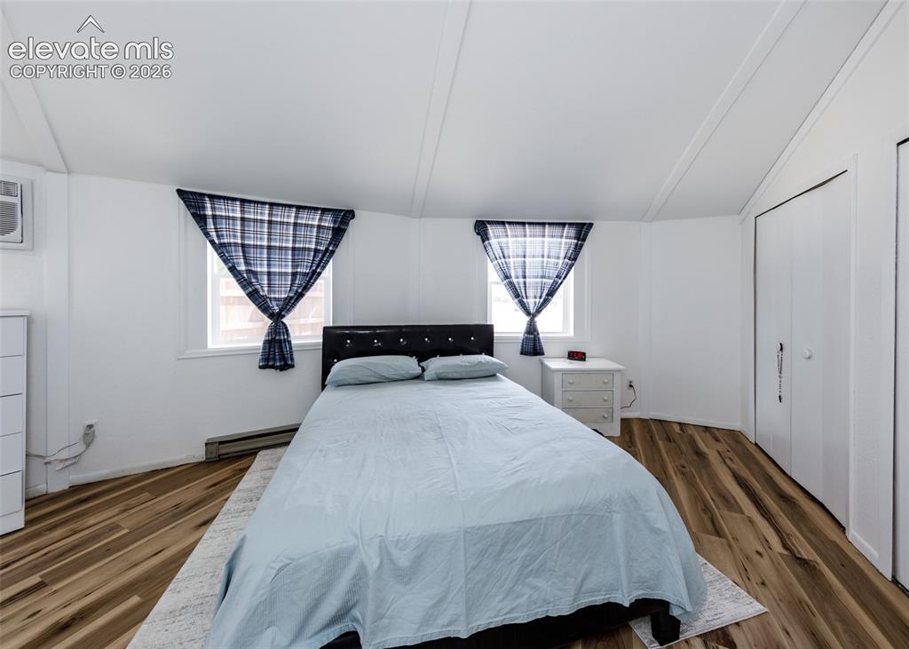Image 11 of 23: Bedroom