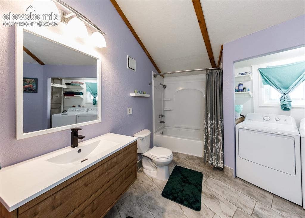 Image 15 of 23: Bathroom