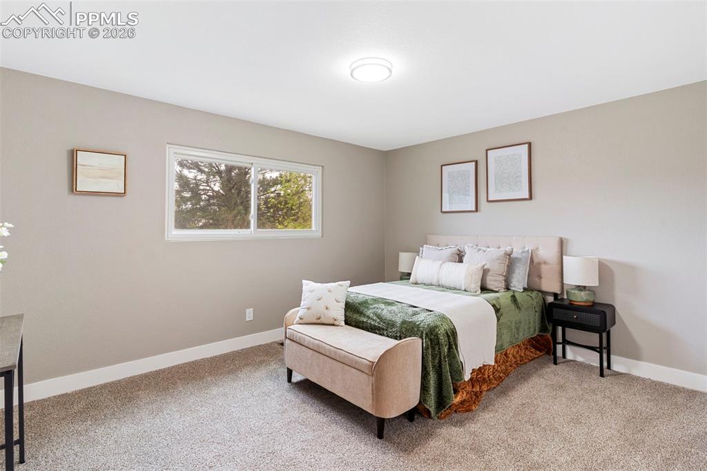 Image 11 of 20: Bedroom