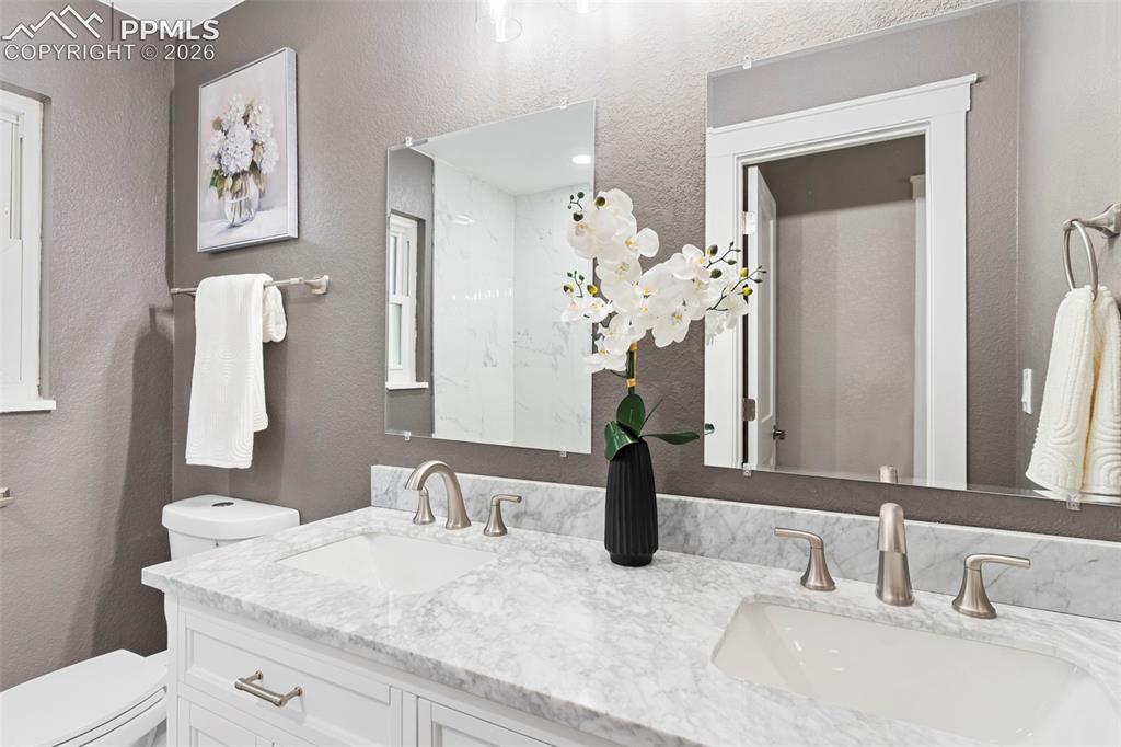 Image 12 of 20: Bathroom