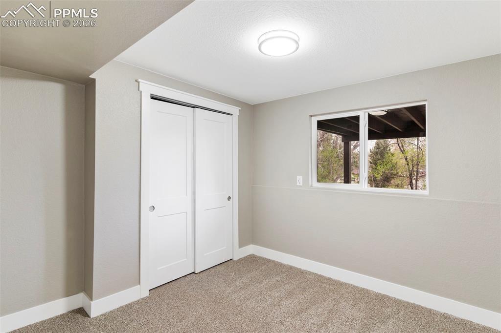 Image 16 of 20: Bedroom