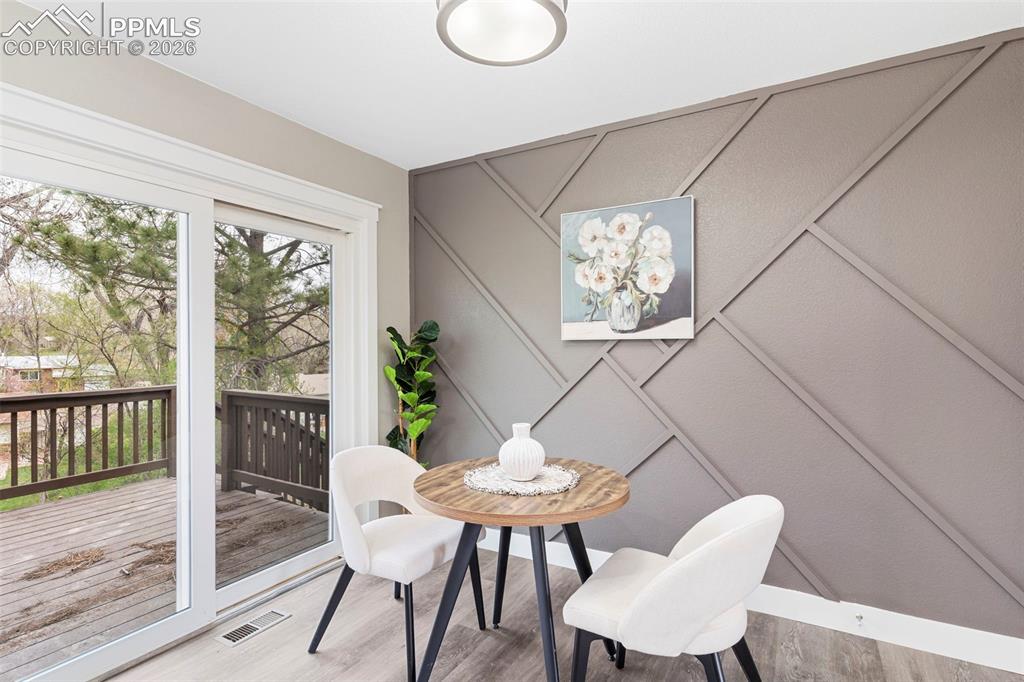 Image 9 of 20: Dining Area