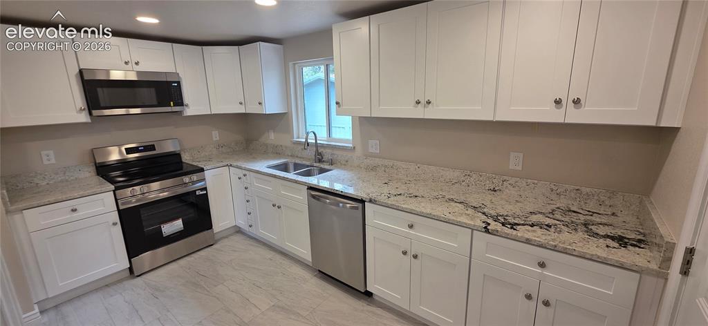 Image 10 of 21: Kitchen