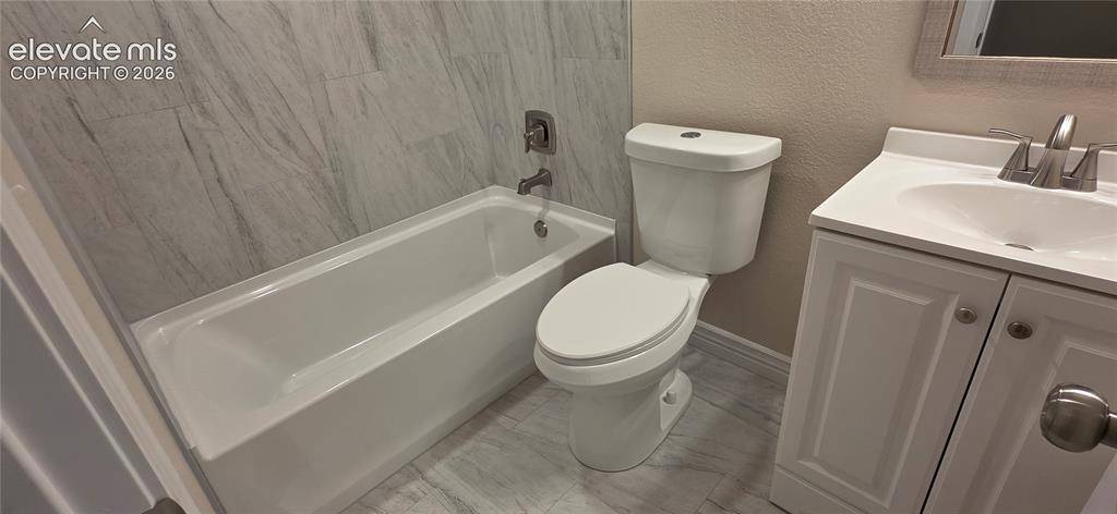 Image 11 of 21: Bathroom