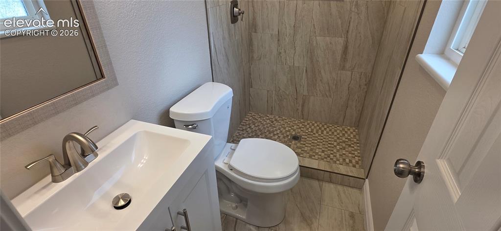 Image 17 of 21: Bathroom