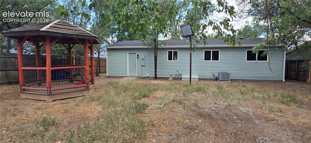 Image 20 of 21: Back of Structure