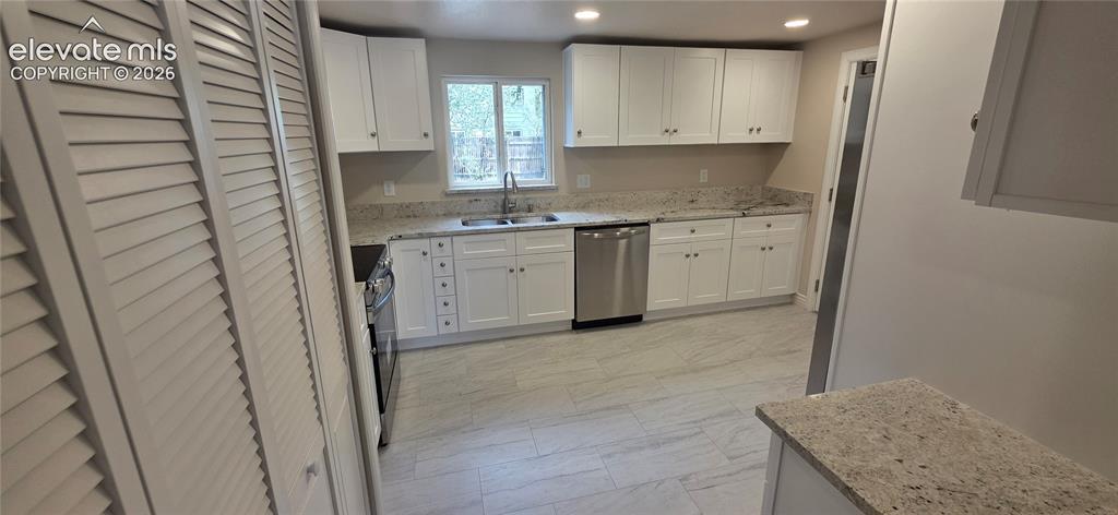 Image 6 of 21: Kitchen