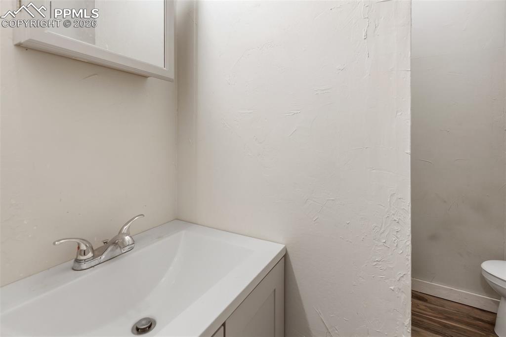 Image 21 of 33: Bathroom