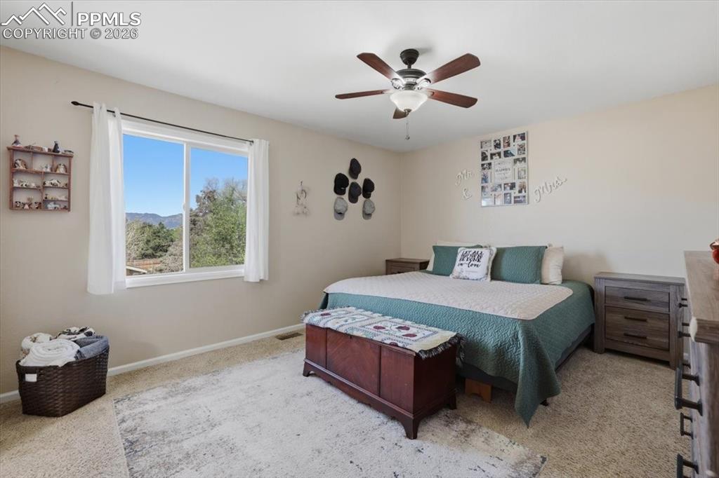 Image 17 of 42: Bedroom