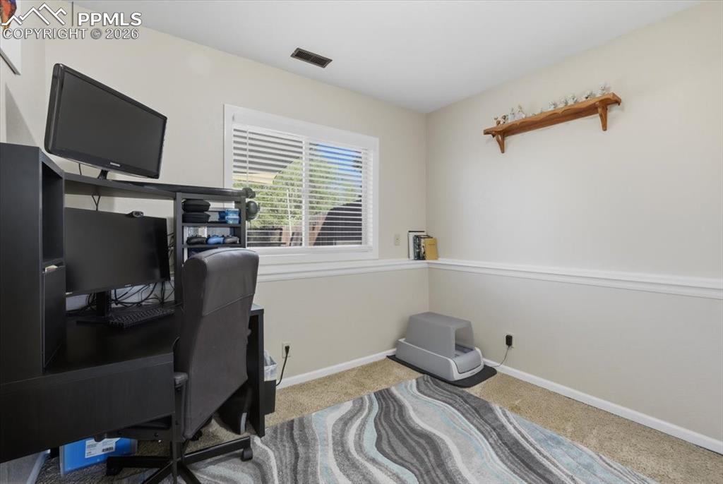 Image 25 of 42: Bedroom/office