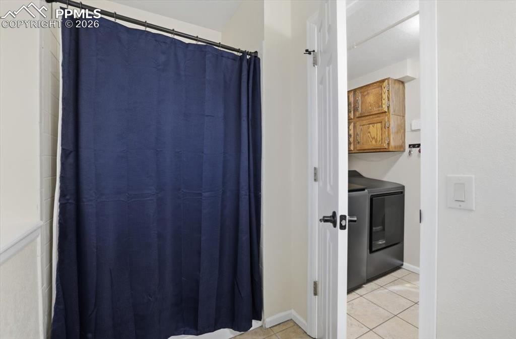 Image 29 of 42: Bathroom