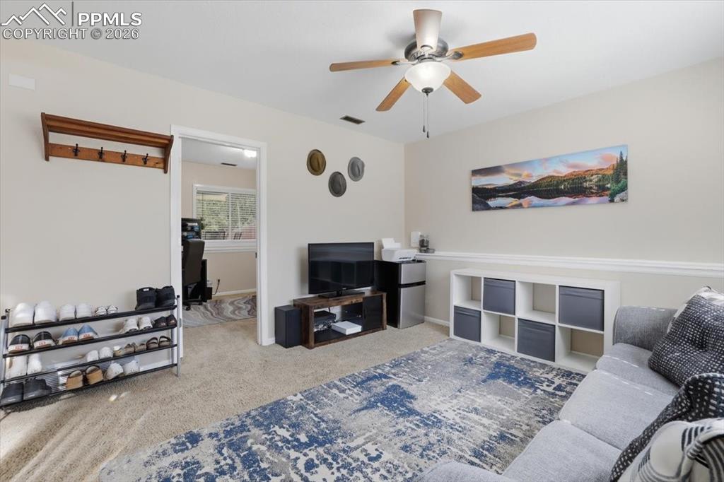 Image 31 of 42: Living Room