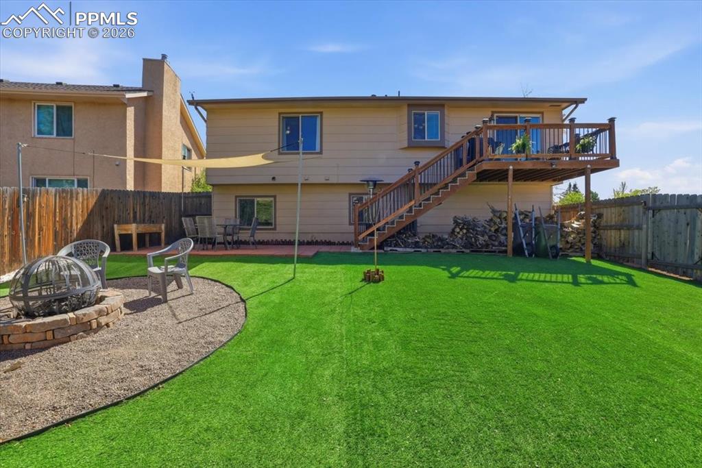 Image 34 of 42: Yard