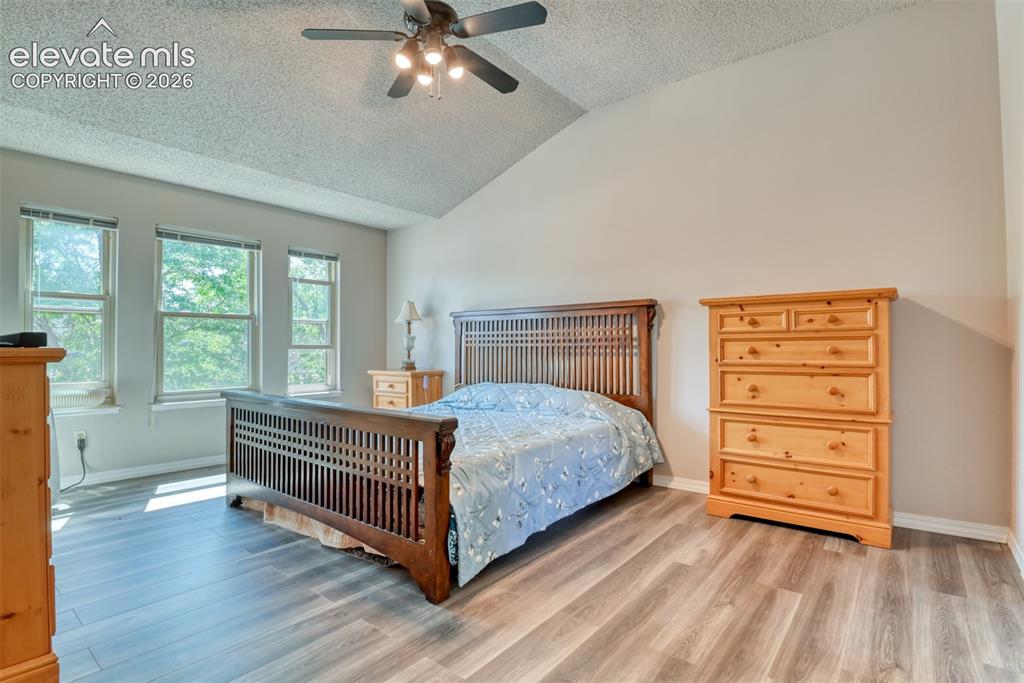 Image 6 of 50: Bedroom