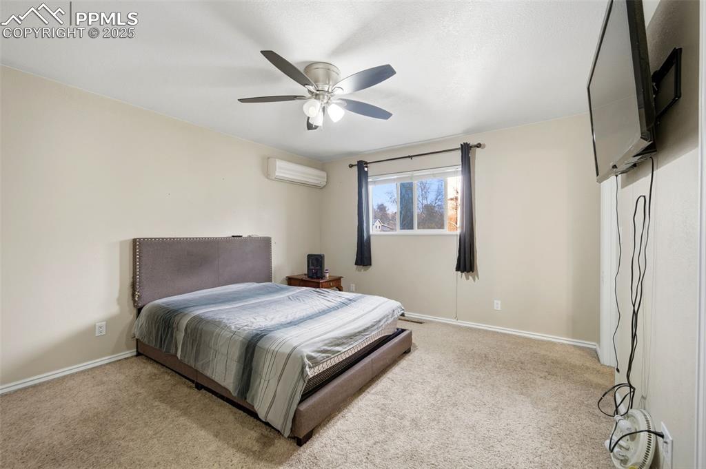 Image 19 of 43: Bedroom