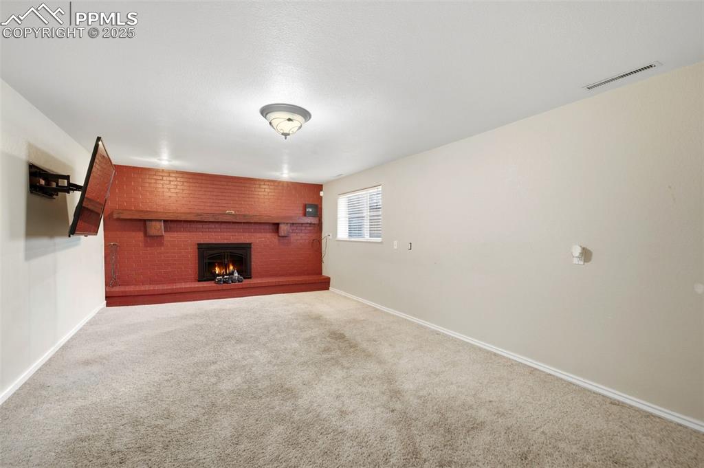 Image 23 of 43: Family Room