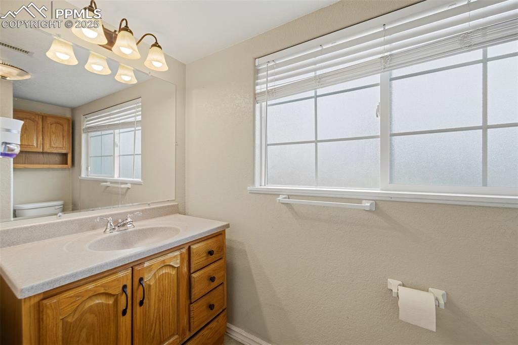 Image 27 of 43: Bathroom