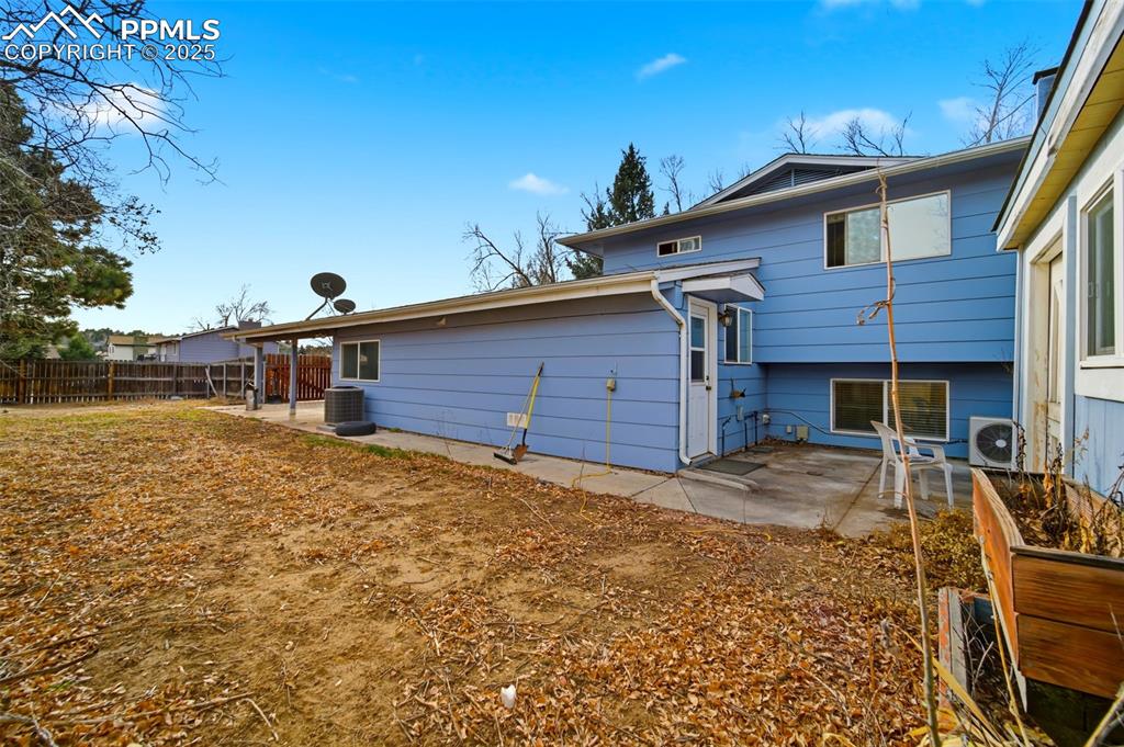 Image 30 of 43: Back of Structure