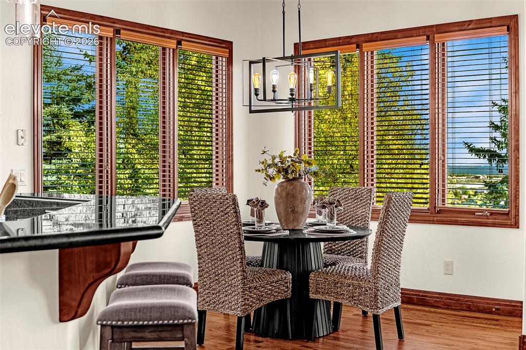 Image 13 of 50: Dining Area