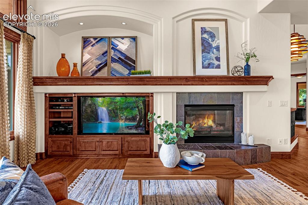 Image 15 of 50: Living Room