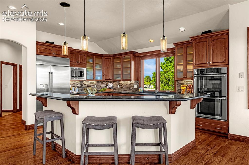 Image 9 of 50: Kitchen