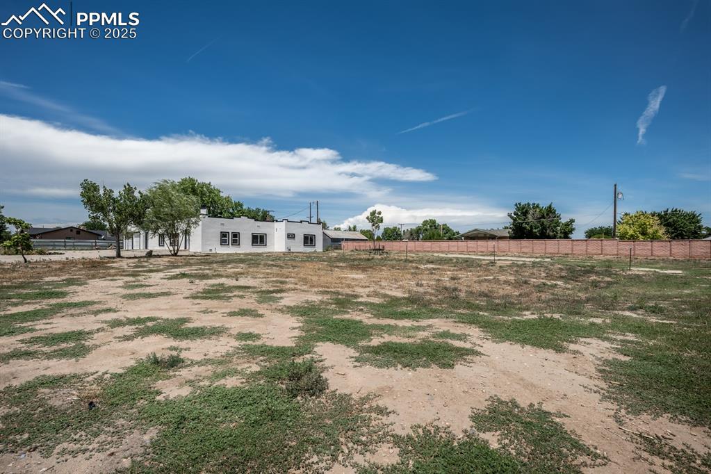 Image 50 of 50: View of floor plan / room layout