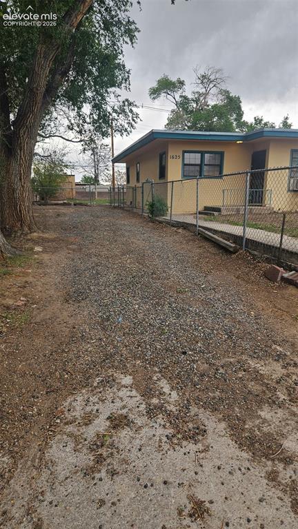 Image 8 of 11: Side of Structure